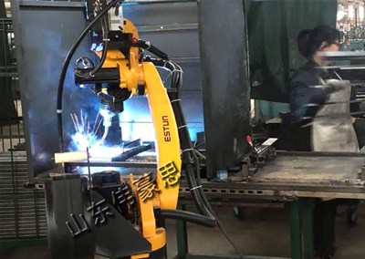 自動(dòng)化機(jī)器人在金屬加工行業(yè)的應(yīng)用