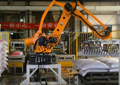 藥箱自動碼垛機器人 機械手碼垛機現(xiàn)場